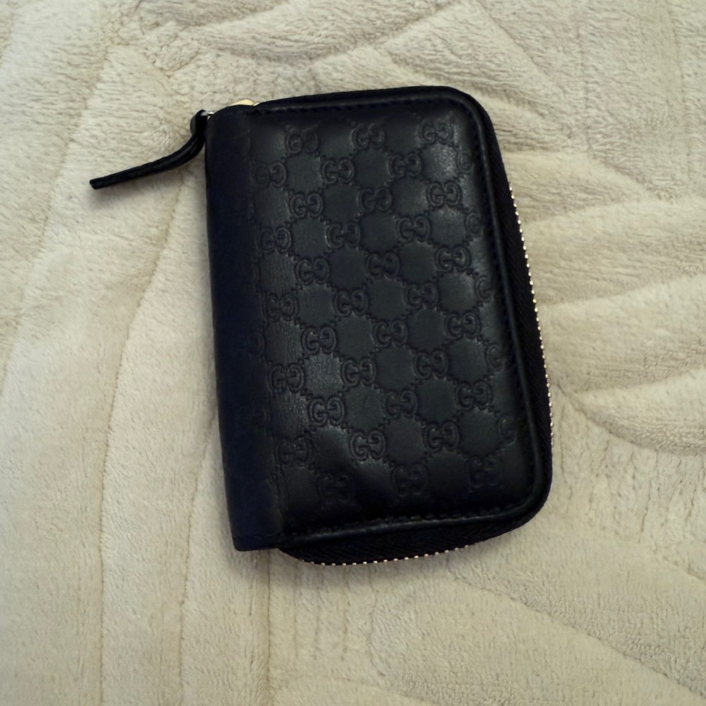 Used Gucci leather black zip key holder